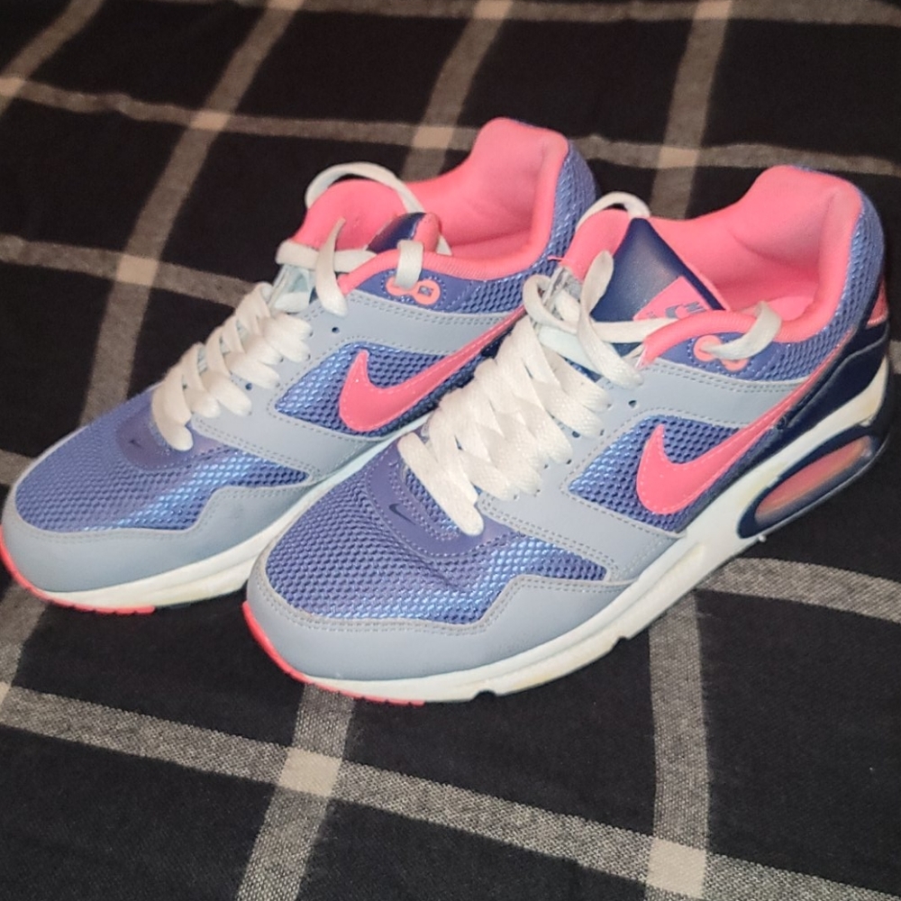NIKE AIR MAX
